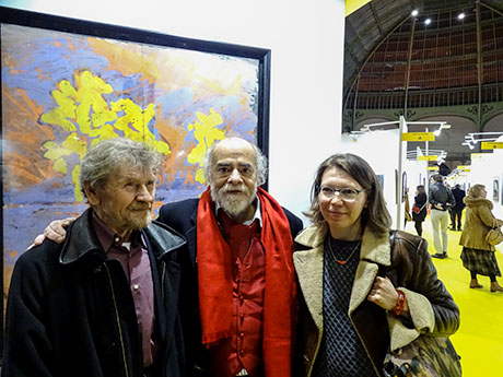 Николай Кузьмин с художником Даньелем Галле и с дочерью перед своей картиной в Гран Пале