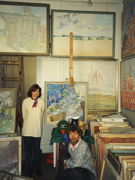Николай Кузьмин в московской мастерской, с дочерью Любовю Кузьминой
