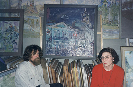 Николай Кузьмин в московской мастерской, с женой Зоей Кузьминой